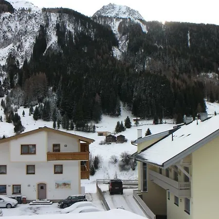 Muntane Guest house *
